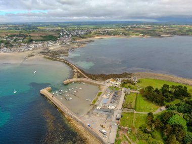 St Michael's Mount bay, Cornwall, İngiltere, İngiltere. Soğuk sisli sabahlarda plaj ve deniz ile Koy.