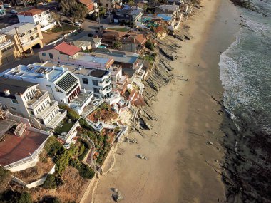 Havadan görünüm Laguna Hills Coastline, Orange County, Kaliforniya, lüks villa ile plaj deniz cephesi