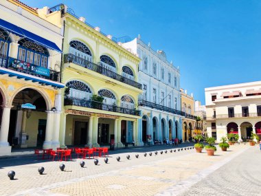 Eski Square Plaza Vieja La Habana eski bölümünde Xvii, Xviii ve Xix yüzyıllardan sömürge binaları ile çevrilidir. Küba. 