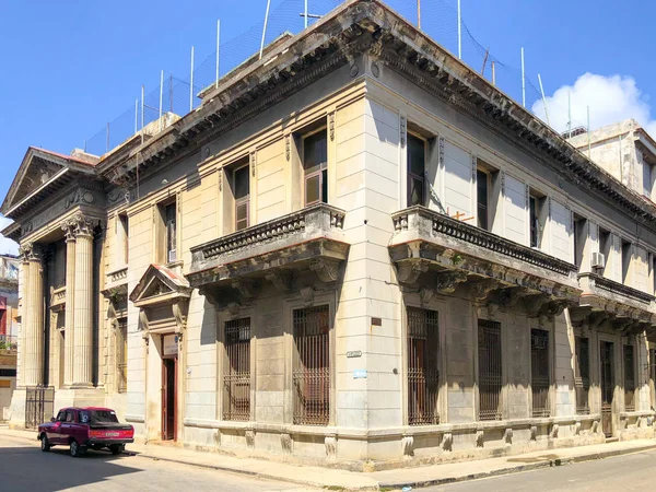 古巴哈瓦那老城五颜六色的老建筑 — 图库照片