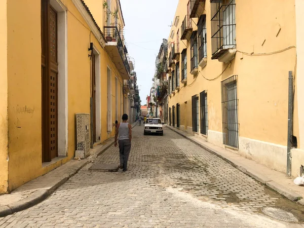 Straat Scène Met Kleurrijk Oud Gebouw Havana Stedelijke Scène Met — Stockfoto