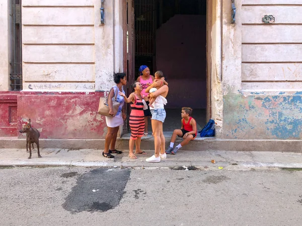 Een Typisch Straat Leven Havana Met Mensen Die Overdag Werken — Stockfoto