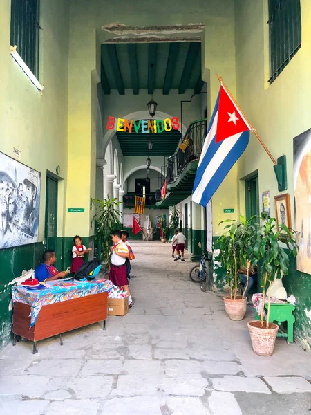 Ingang Van Basisschool Oud Havana Cuba Basisschool Kinderen Met Hun — Stockfoto