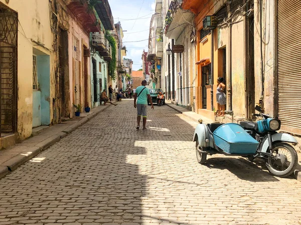 Straat Scène Met Kleurrijk Oud Gebouw Havana Stedelijke Scène Met — Stockfoto