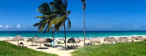 Vista Panorâmica Praia Tropical Areia Branca Com Mar Azul Coqueiro — Fotografia de Stock