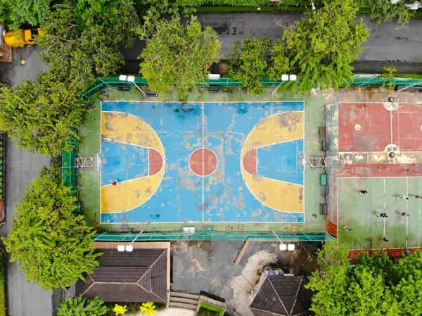 Εναέρια Θέα Στο Γήπεδο Μπάσκετ Παίκτες Δημόσιο Πάρκο Στην Μπανγκόκ — Φωτογραφία Αρχείου