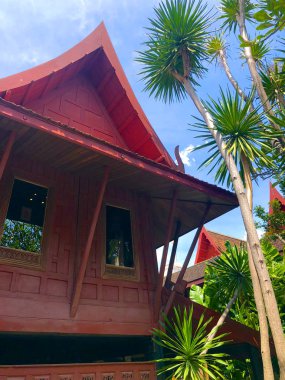 Tayland, Bangkok'taki Jim Thompson Müzesi. Jim Thompson Tay İpek Şirketi kurucusu Evi. 1967'de Malezya'da bir gezide kayboldu. Tarihi geleneksel Tay tarzı ahşap ev.