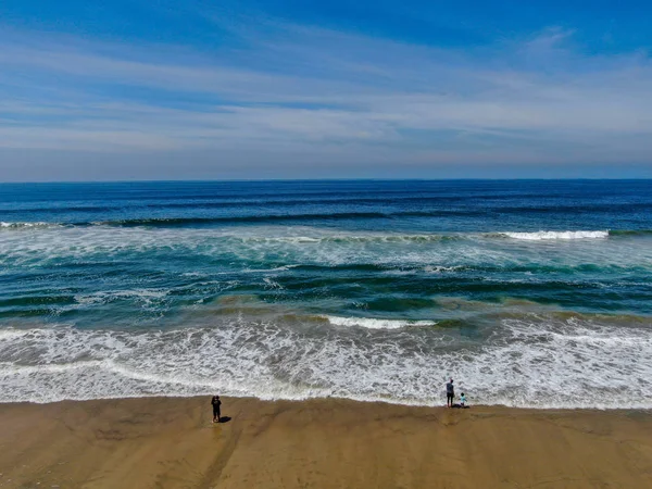 Vista Aerea Persone Che Godono Spiaggia Durante Giornata Sole Huntington — Foto Stock