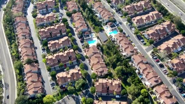 Luftaufnahme Vorstadtviertel Mit Identischen Villen Nebeneinander Tal San Diego Kalifornien — Stockvideo
