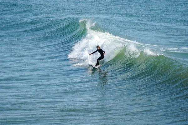 Hombre Surfistas Disfrutando Gran Ola Antes Oceanside Norte San Diego — Foto de Stock