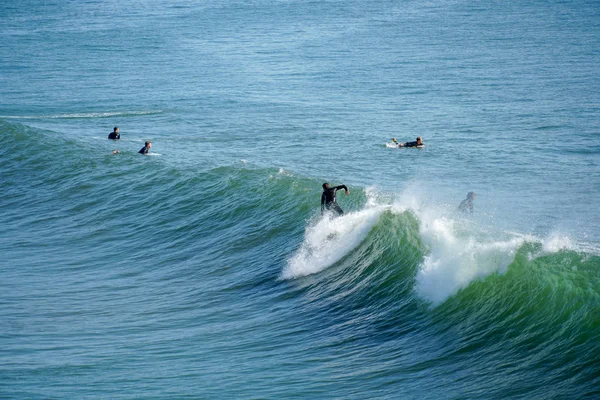 Hombre Surfistas Disfrutando Gran Ola Antes Oceanside Norte San Diego —  Fotos de Stock