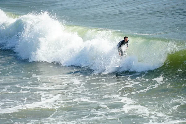 Mužští Surfaři Těší Velké Vlně Oceanside Severním San Diegu Kalifornii — Stock fotografie