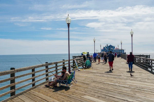 Fisher Trying Catch Fish Oceanside Pier Blue Summer Day Oceanside — Stock Photo, Image