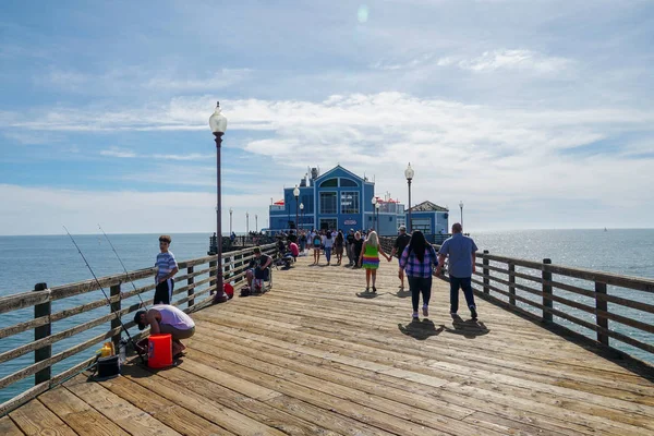 Fisher Försöker Fånga Fisk Oceanside Pier Blå Sommardag Oceanside Norra — Stockfoto