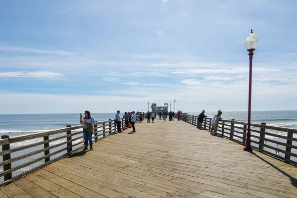 Turista Caminando Muelle Oceanside Pier Durante Día Azul Verano Oceanside —  Fotos de Stock