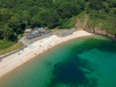 Guernsey plaj Fermain defne kanal Adaları. Deniz, uçurumlar ve tekne ile Guernsey kıyı şeridi, ada, İngiltere, Avrupa