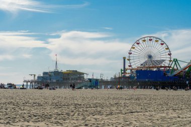 Pacific Park, Santa Monica Iskelesi 'nde bir aile lunaparkı. Los Angeles, Kaliforniya, ABD. Oceanfront eğlence parkı. Ünlü turistik.