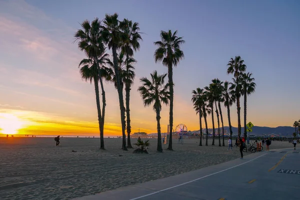 Santa Monica Beach Los Angeles California Avuç Içi Ile Günbatımı — Stok fotoğraf