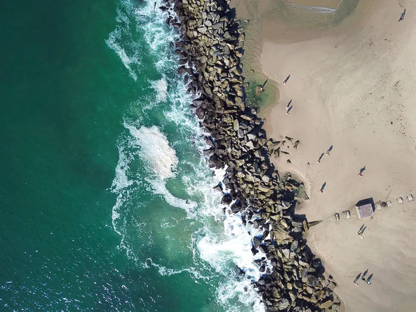 Légifotó Santa Monica Beach Kis Hullámok Ellen Sziklák Los Angeles — Stock Fotó