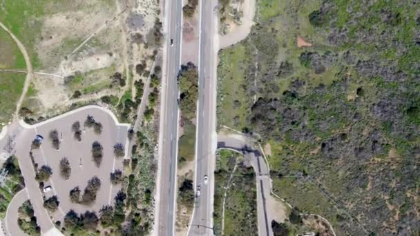 Vista Aérea Superior Carretera Con Coche Conducción Campo Par San — Vídeos de Stock