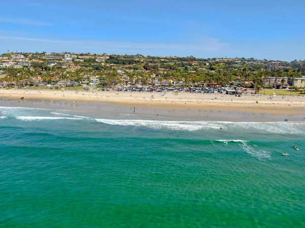 Vista Aérea Costa Jolla Con Bonitas Olas Pequeñas Turista Disfrutando — Foto de Stock