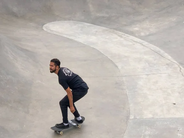 Gördeszkás Venice Beach Skate Park Medence Híres Turistalátványosság Venice Beach — Stock Fotó