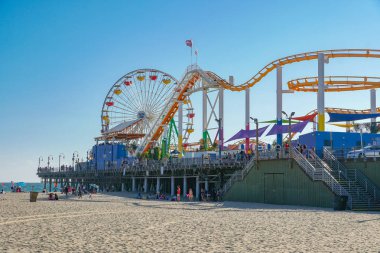 Pacific Park, Santa Monica Iskelesi 'nde bir aile lunaparkı. Los Angeles, Kaliforniya, ABD. Oceanfront eğlence parkı. Ünlü turistik.