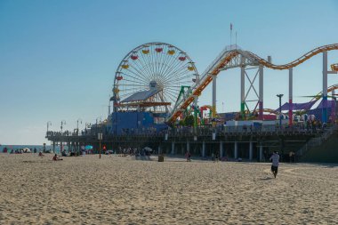 Pacific Park, Santa Monica Iskelesi 'nde bir aile lunaparkı. Los Angeles, Kaliforniya, ABD. Oceanfront eğlence parkı. Ünlü turistik.