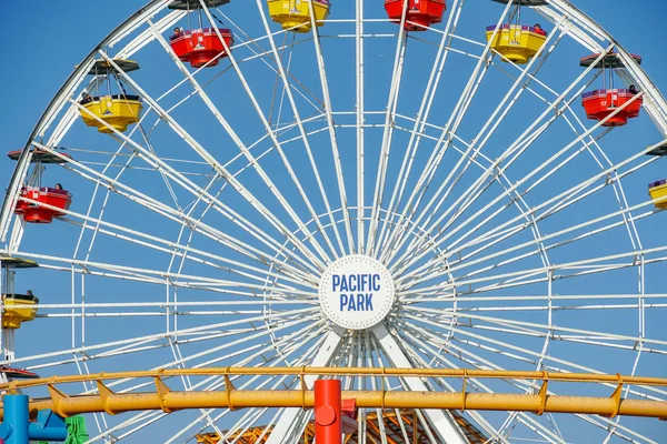 Feche Pacific Park Ferris Wheel Parque Diversões Familiar Cais Santa — Fotografia de Stock