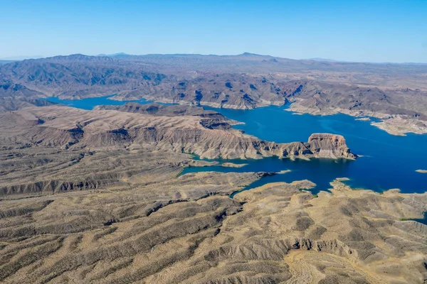 Mead Gölü'nün havadan görünümü, adam Colorado Nehri üzerinde yatan göl yaptı, Nevada ve Arizona eyaletleri. Amerika Birleşik Devletleri'ndeki en büyük su deposu