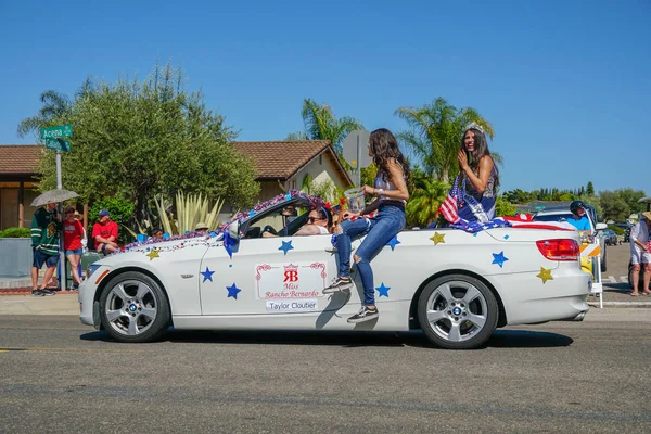 Miss Rancho Bernardo Lovaglás Hátán Egy Autó Július Nemzeti Függetlenség — Stock Fotó