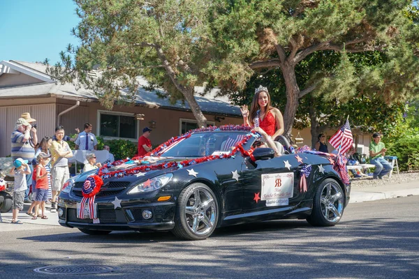 Miss Teen Rancho Bernardo Lovaglás Hátoldalán Egy Autó Július Nemzeti — Stock Fotó