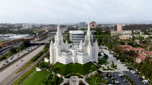 圣地亚哥加州圣殿的鸟瞰图 耶稣基督后期圣徒教会的圣殿 摩门教圣殿 Lds 位于加利福尼亚州圣地亚哥 — 图库视频影像