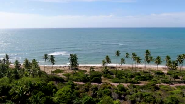 Luchtfoto Van Tropisch Wit Zandstrand Turquoise Helder Zeewater Met Kleine — Stockvideo