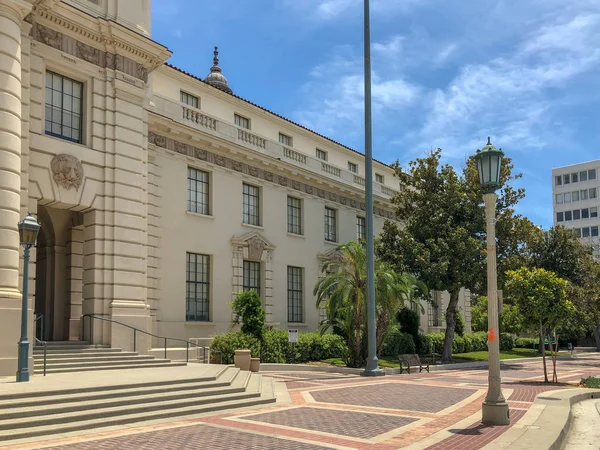 パサデナ市庁舎のメインタワーとアーケード 市役所は1927年に完成し 市役所の中心地として機能しています パサデナ カリフォルニア州 アメリカ合衆国 — ストック写真