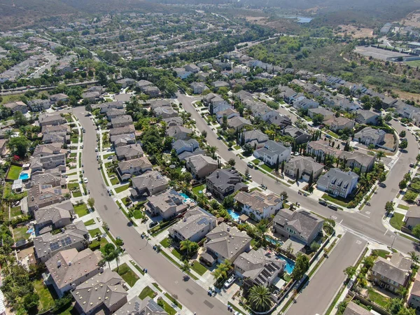 Vista Aerea Quartiere Suburbano Con Grandi Ville Una Accanto All — Foto Stock