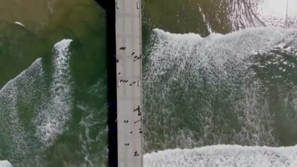 Huntington Pier Med Livräddare Tower För Surfer Southeast Los Angeles — Stockvideo