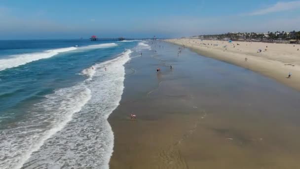 Vista Aérea Huntington Beach Con Muelle Fondo Durante Soleado Día — Vídeos de Stock