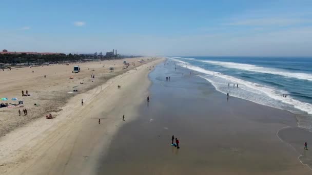 Letecký Výhled Pláž Během Slunečného Dne Těší Huntington Beach Jihovýchodní — Stock video