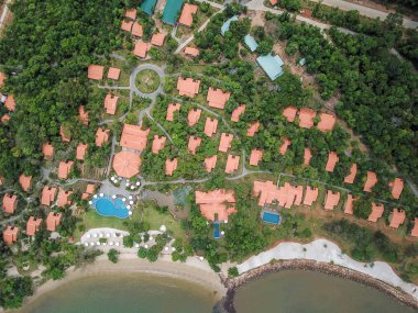 Green Bay Phu Quoc Resort & Spa'nın havadan görünümü. Plaj ve okyanus yanında özel villa ve havuzları ile lüks bir tatil. Phu Quoc, Vietnam