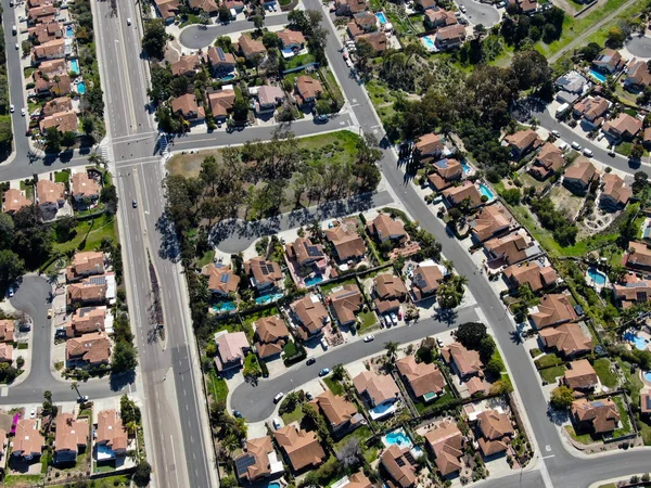 Aerial Top Uitzicht Suburbane Wijk Met Grote Villa Naast Elkaar — Stockfoto