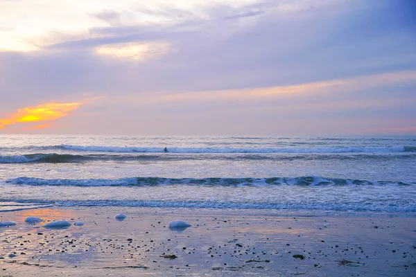 Hermoso Atardecer Colorido Sobre Playa Mar Hermoso Cielo Crepúsculo Tiempo — Foto de Stock