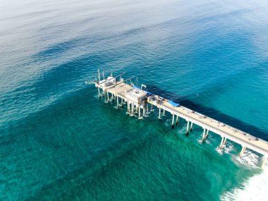 Oşinografi scripps iskele enstitüsü havadan görünümü, La Jolla, San Diego, California, ABD. Okyanus koşulları ve deniz biyolojisi üzerinde çalışmak için kullanılan araştırma iskelesi. 