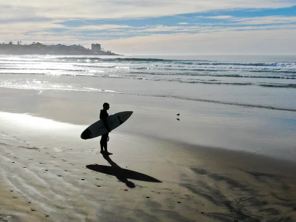 Veduta Aerea Del Surfista Muta Che Tiene Una Tavola Surf — Foto Stock