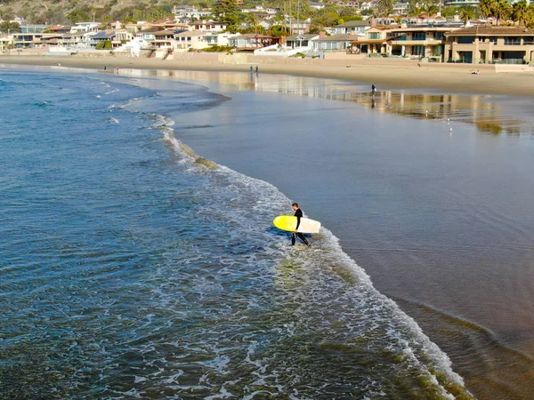 Aerial View Surfer Wet Suit Yellow Surfboard Surfer Going Water — Stock Photo, Image
