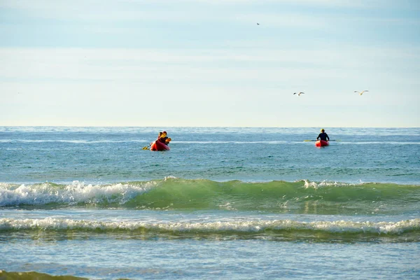 Turistas Haciendo Kayak Playa Jolla San Diego California Kayak Rojo — Foto de Stock