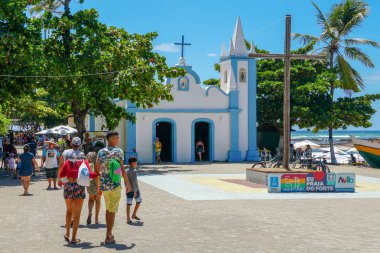 Sao Francisco De Assis Kilisesi. Praia Do Forte köyünün ortasında küçük kilise, Ünlü turistik. Praia Do Forte, Bahia Eyaleti, Brezilya