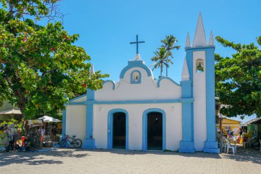 Sao Francisco De Assis Kilisesi. Praia Do Forte köyünün ortasında küçük kilise, Ünlü turistik. Praia Do Forte, Bahia Eyaleti, Brezilya