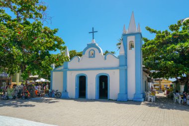 Sao Francisco De Assis Kilisesi. Praia Do Forte köyünün ortasında küçük kilise, Ünlü turistik. Praia Do Forte, Bahia Eyaleti, Brezilya