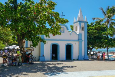 Sao Francisco De Assis Kilisesi. Praia Do Forte köyünün ortasında küçük kilise, Ünlü turistik. Praia Do Forte, Bahia Eyaleti, Brezilya